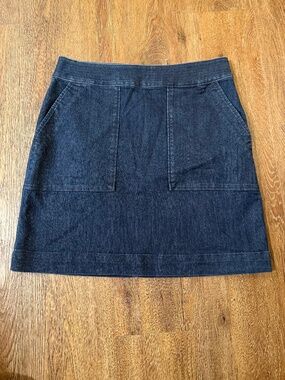 LIKE NEW LOFT Women's Size 6 Dark wash Denim Mini Skirt With‎ Pockets